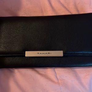 -Tahari wallet